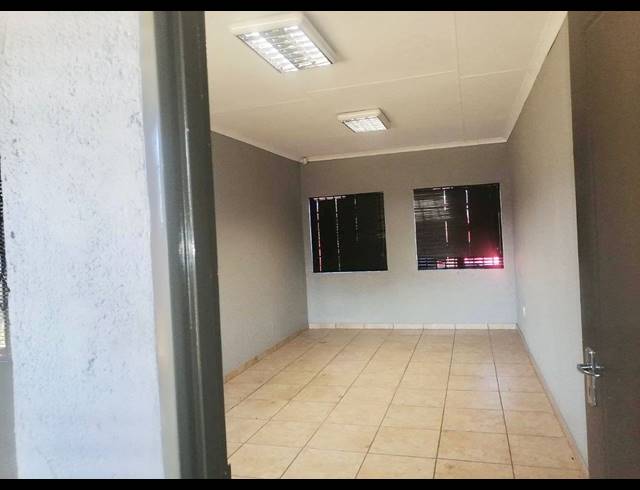 300M² BUSINESS CENTRE FOR SALE IN MAGNA VIA INDUSTRIAL